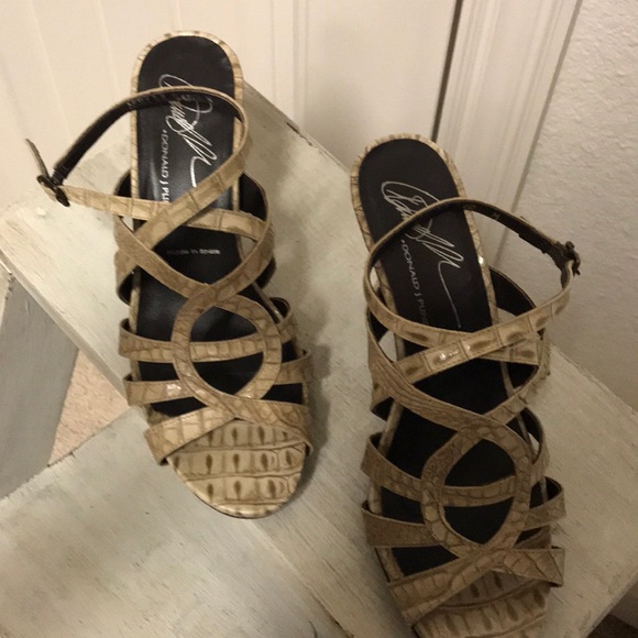 Donald J. Pliner Shoes - Donald pliner sandals EUC size 6 tan